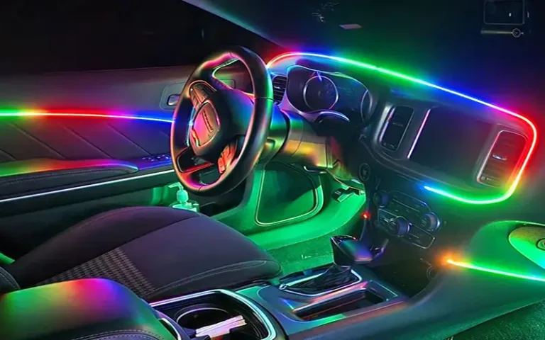 ¿Pueden utilizarse las tiras de luces LED para el interior del coche?