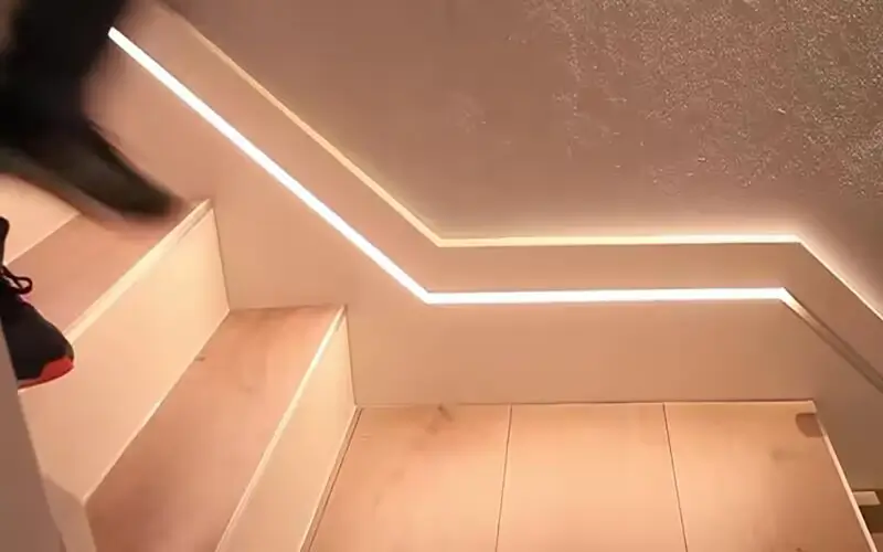 Bande LED pour l'éclairage des escaliers