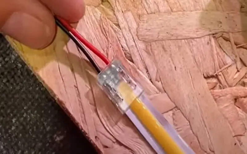 use the connector to connect the cutting COB LED strip