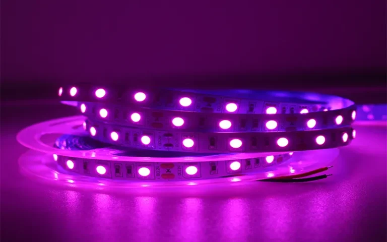 Striscia LED con potenza specifica per applicazioni di illuminazione